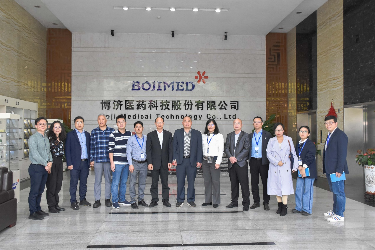 中山大學(xué)藥學(xué)院（深圳）院長鄧文斌教授一行赴博濟醫(yī)藥參觀交流