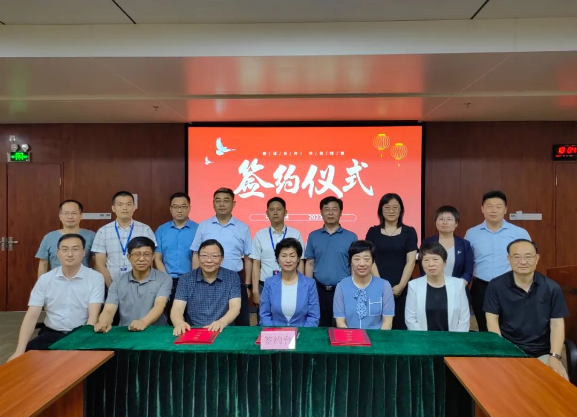 博濟(jì)醫(yī)藥與聊城市衛(wèi)健委、碳基慧聯(lián)共同簽訂中藥醫(yī)療機(jī)構(gòu)制劑融合創(chuàng)新特色產(chǎn)業(yè)經(jīng)濟(jì)發(fā)展合作協(xié)議